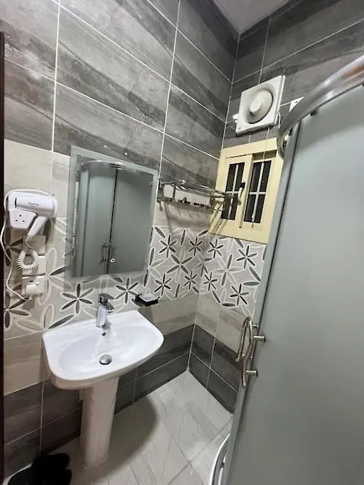 Apartment شقة في حي الروضة وسط مدينة جدة.